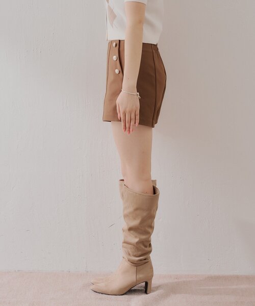 Chico（チコ）の「金ボタンコンパクトショートパンツ（その他パンツ・レディース・ブラウン/ベージュ/ブラック・SMALL/MEDIUM）」の11枚目の写真