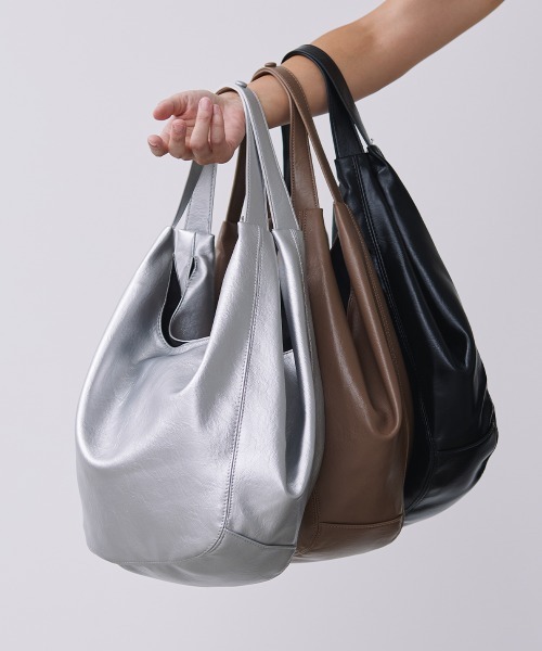 ANCHAPT(アンチャプト)の「ラウンドフォルムA4トート / A4サイズ対応 /(トートバッグ・レディース・モカ/シルバー/ブラック・FREE)」の2枚目の写真