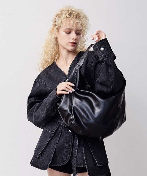 ANCHAPT(アンチャプト)の「ラウンドフォルムA4トート / A4サイズ対応 /(トートバッグ・レディース・モカ/シルバー/ブラック・FREE)」の9枚目の写真