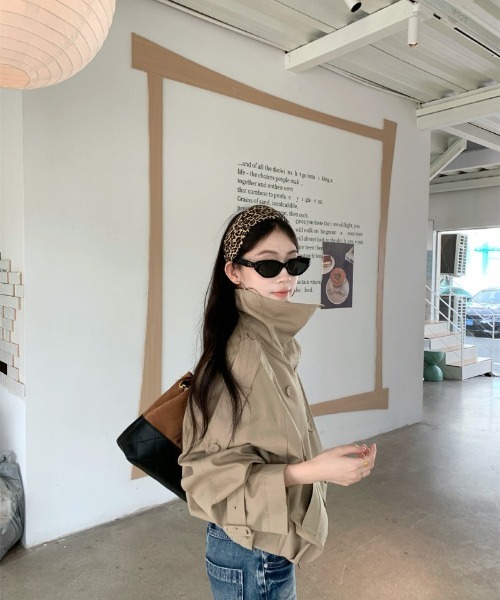 Ritzy（リッツィー）の「ショート丈トレンチジャケット（トレンチコート・レディース・カーキ・M/S/L）」の2枚目の写真
