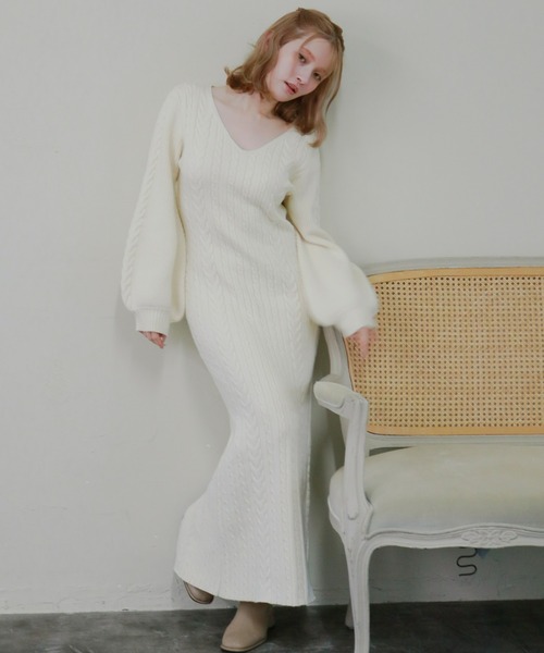 mic by Olu.(ミックバイオルドット)の「バックオープンケーブルニットワンピース(ワンピース・レディース・ベビーピンク/グレー/アイボリー・SMALL/MEDIUM)」の1枚目の写真