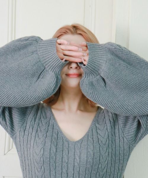 mic by Olu.(ミックバイオルドット)の「バックオープンケーブルニットワンピース(ワンピース・レディース・ベビーピンク/グレー/アイボリー・SMALL/MEDIUM)」の17枚目の写真