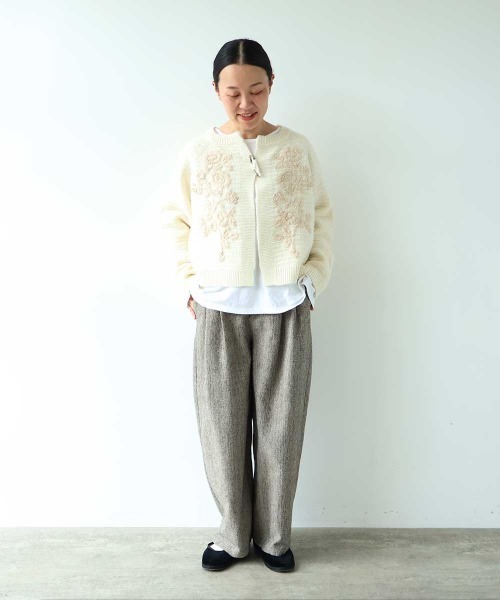 yuni（ユニ　）の「Wool Hand Embroidery cardigan（カーディガン/ボレロ・レディース・オフホワイト/チャコールグレー・FREE）」の10枚目の写真
