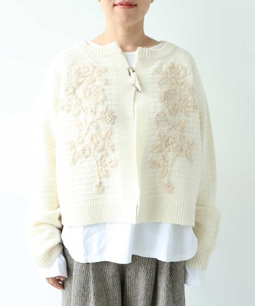 yuni（ユニ　）の「Wool Hand Embroidery cardigan（カーディガン/ボレロ・レディース・オフホワイト/チャコールグレー・FREE）」の16枚目の写真