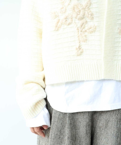 yuni（ユニ　）の「Wool Hand Embroidery cardigan（カーディガン/ボレロ・レディース・オフホワイト/チャコールグレー・FREE）」の21枚目の写真