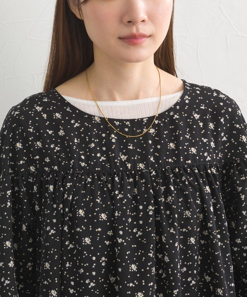 OMNES(オムネス)の「ショルダーギャザープリントロングワンピース(ワンピース・レディース・ネイビー/ブラック系その他/ブラック・FREE)」の19枚目の写真