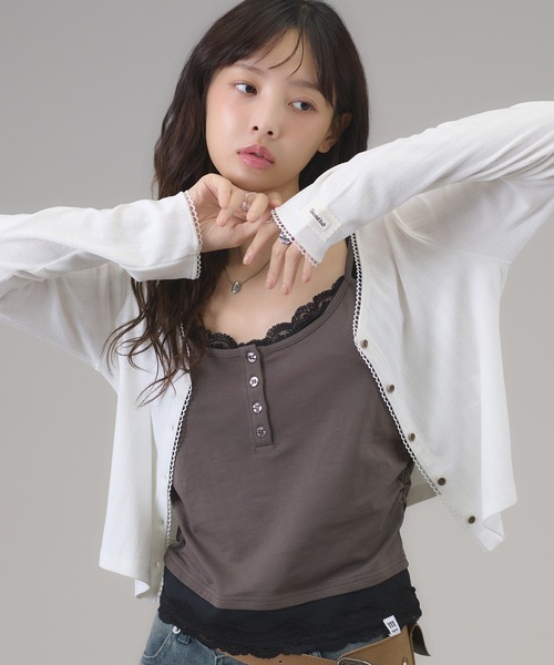apres jour mignon(アプレジュールミニョン)の「アイレットカーデ(カーディガン/ボレロ・レディース・ボルドー/ピンク/ブラウン系その他/オフホワイト・フリー/LARGE)」の5枚目の写真