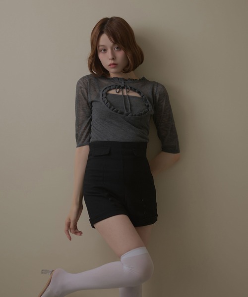 M DOLLY(エムドリー)の「*M DOLLY original* Cutout felicie sheer tops / カットアウトフェリシーシアートップス(ニット/セーター・レディース・ベージュ/グレー・FREE)」の4枚目の写真