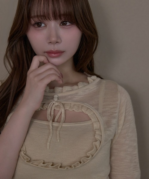 M DOLLY(エムドリー)の「*M DOLLY original* Cutout felicie sheer tops / カットアウトフェリシーシアートップス(ニット/セーター・レディース・ベージュ/グレー・FREE)」の15枚目の写真