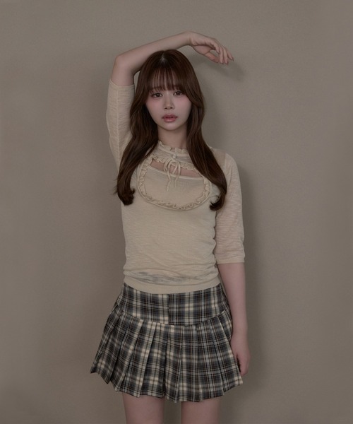 M DOLLY(エムドリー)の「*M DOLLY original* Cutout felicie sheer tops / カットアウトフェリシーシアートップス(ニット/セーター・レディース・ベージュ/グレー・FREE)」の16枚目の写真