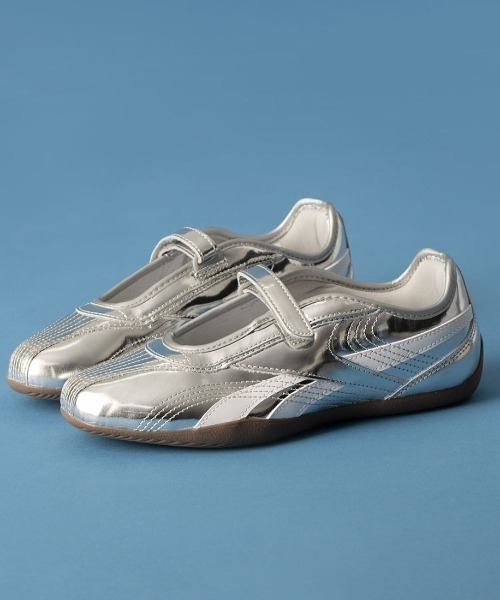 Reebok(リーボック)の「ウルトラ ロー メリージェーン / ULTRA LO MARY JANE(スニーカー・レディース・シルバー・22.5cm/24.5cm/23.5cm/23.0cm/22.0cm/26.0cm/25.5cm/25.0cm/24.0cm)」の2枚目の写真