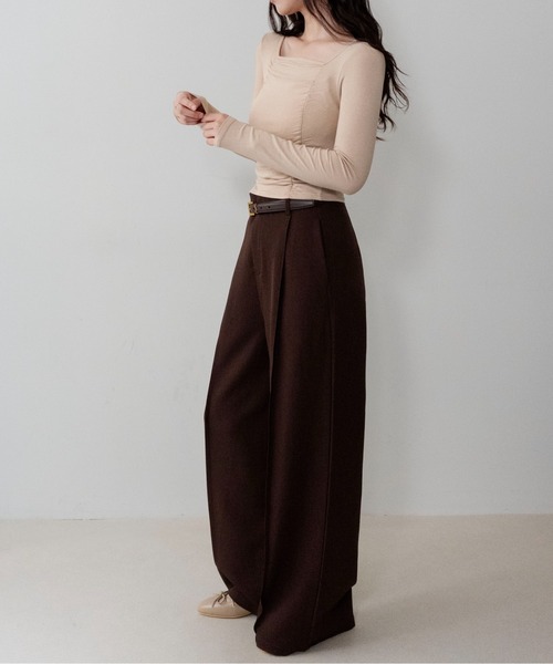 on:nue(オンニュ)の「【on:nue】フロントギャザークロップドカットソー /26-27 AW COLLECTION(Tシャツ/カットソー・レディース・ベージュ/ブラック・FREE)」の7枚目の写真