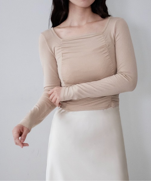 on:nue(オンニュ)の「【on:nue】フロントギャザークロップドカットソー /26-27 AW COLLECTION(Tシャツ/カットソー・レディース・ベージュ/ブラック・FREE)」の12枚目の写真