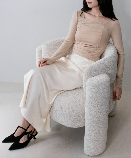 on:nue(オンニュ)の「【on:nue】フロントギャザークロップドカットソー /26-27 AW COLLECTION(Tシャツ/カットソー・レディース・ベージュ/ブラック・FREE)」の14枚目の写真