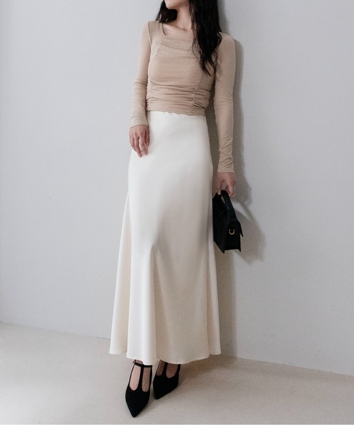 on:nue(オンニュ)の「【on:nue】フロントギャザークロップドカットソー /26-27 AW COLLECTION(Tシャツ/カットソー・レディース・ベージュ/ブラック・FREE)」の15枚目の写真