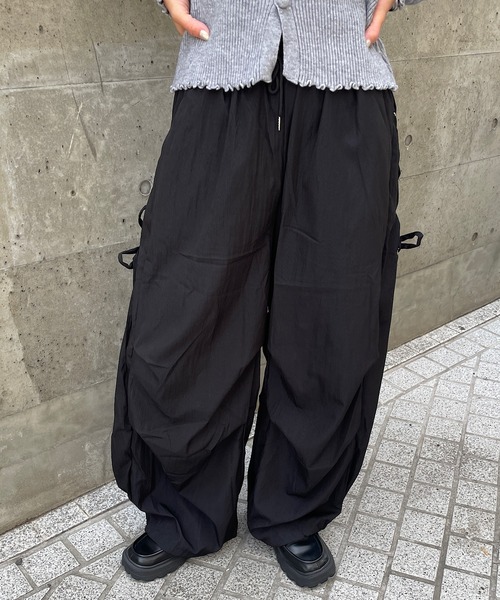 ROGER AND RAW(ロジャーアンドロウ)の「サイドスピンドル ワイドトラックパンツ(その他パンツ・レディース・ブラック/ブラウン/レッド/アイボリー・FREE)」の3枚目の写真
