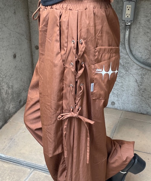 ROGER AND RAW(ロジャーアンドロウ)の「サイドスピンドル ワイドトラックパンツ(その他パンツ・レディース・ブラック/ブラウン/レッド/アイボリー・FREE)」の14枚目の写真