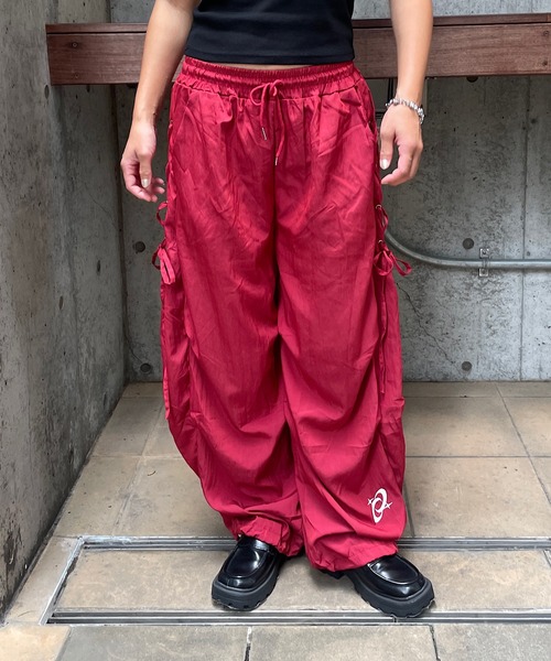 ROGER AND RAW(ロジャーアンドロウ)の「サイドスピンドル ワイドトラックパンツ(その他パンツ・レディース・ブラック/ブラウン/レッド/アイボリー・FREE)」の17枚目の写真