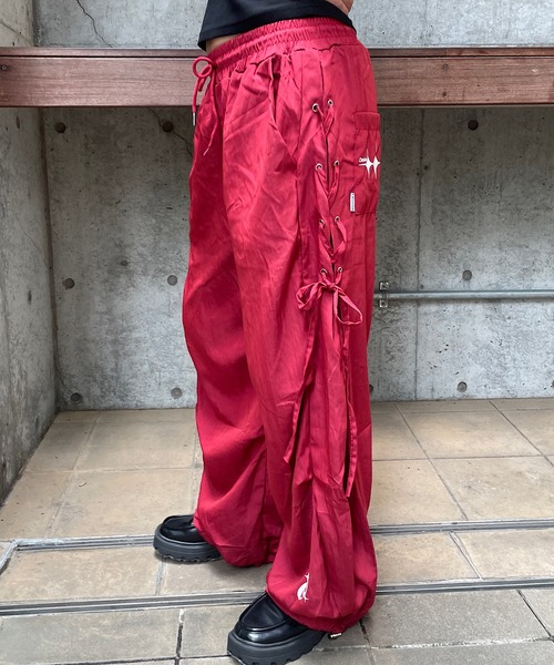 ROGER AND RAW(ロジャーアンドロウ)の「サイドスピンドル ワイドトラックパンツ(その他パンツ・レディース・ブラック/ブラウン/レッド/アイボリー・FREE)」の19枚目の写真