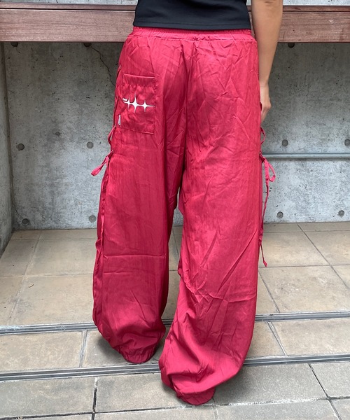 ROGER AND RAW(ロジャーアンドロウ)の「サイドスピンドル ワイドトラックパンツ(その他パンツ・レディース・ブラック/ブラウン/レッド/アイボリー・FREE)」の21枚目の写真