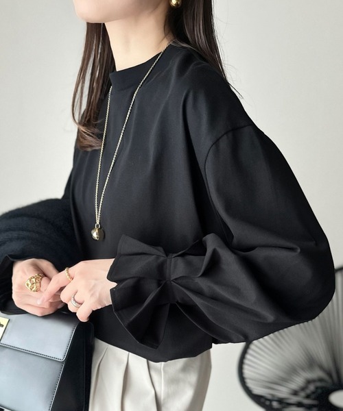 classicalelf(クラシカルエルフ)の「ひとさじの甘さ。微光沢仕立て、シルケット加工ハイネックキャンディスリーブTシャツ(長袖)(Tシャツ/カットソー・レディース・ブラック/チャコール/ベージュ/オフホワイト・MEDIUM/X-LARGE/LARGE/SMALL)」の14枚目の写真
