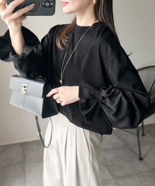 classicalelf(クラシカルエルフ)の「ひとさじの甘さ。微光沢仕立て、シルケット加工ハイネックキャンディスリーブTシャツ(長袖)(Tシャツ/カットソー・レディース・ブラック/チャコール/ベージュ/オフホワイト・MEDIUM/X-LARGE/LARGE/SMALL)」の17枚目の写真