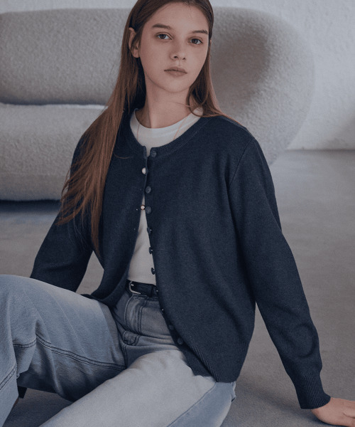 SLOWLOLLI(スローローリ)の「Henley button cardigan_4 Colors(カーディガン/ボレロ・レディース・ブラック/ベージュ/バーガンディー/チャコール・FREE)」の10枚目の写真