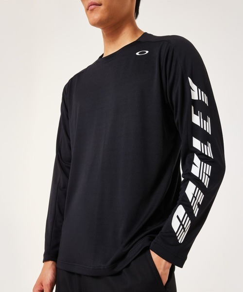OAKLEY(オークリー)の「オークリー SLANT LOGO PRINT L/S TEE 12.0/Tシャツ/トレーニング/テニス/メンズ//OAKLEY(Tシャツ/カットソー・メンズ・ブラック/ホワイト・S/M/L)」の1枚目の写真