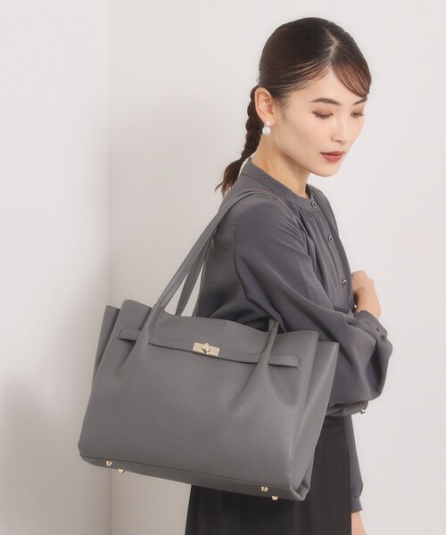 ITS'DEMO(イッツデモ)の「ベルトモチーフA4トート(トートバッグ・レディース・ダークグレー/ナチュラル/ブラック・00)」の6枚目の写真