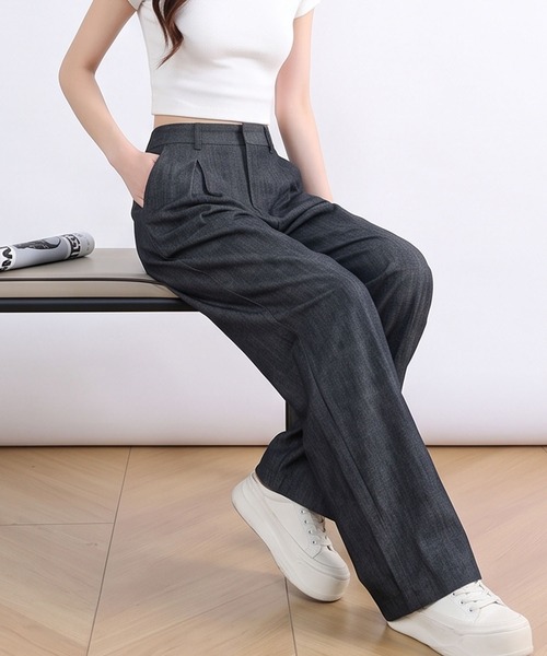 BLoomMe(ブルームミー)の「上品な抜け感で着こなす、ハイウエストタックワイドパンツ(スラックス・レディース・ホワイト/グレー/ブラック/ネイビー・M)」の6枚目の写真