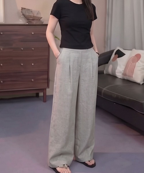 BLoomMe(ブルームミー)の「上品な抜け感で着こなす、ハイウエストタックワイドパンツ(スラックス・レディース・ホワイト/グレー/ブラック/ネイビー・M)」の9枚目の写真