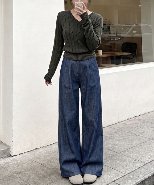 BLoomMe(ブルームミー)の「上品な抜け感で着こなす、ハイウエストタックワイドパンツ(スラックス・レディース・ホワイト/グレー/ブラック/ネイビー・M)」の13枚目の写真