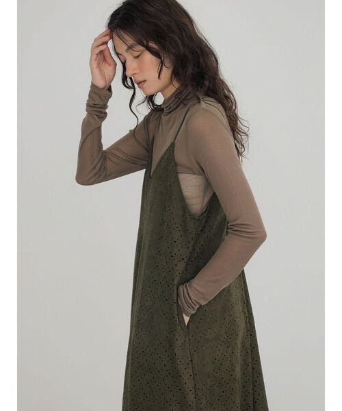 FIKA.(フィーカ)の「Sheer turtleneck cut-sew(Tシャツ/カットソー・レディース・ブルー/アイボリー/カーキ/ブラウン/ブラック/ベージュ・MEDIUM)」の21枚目の写真