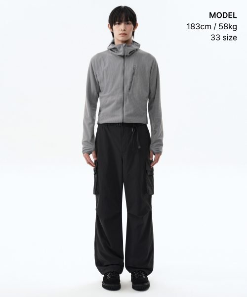 MUSINSA STANDARD（ムシンサスタンダード）の「[シティレジャー] 裏起毛ワイドベルト付きカーゴパンツ [ブラック]（その他パンツ・メンズ・その他・38/36/34/32/30/31/33/28/29）」の2枚目の写真