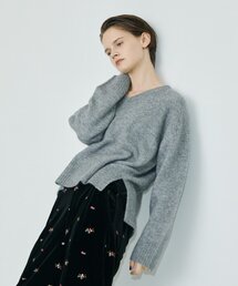 【WEB限定カラーあり】ゆるふわVネックニットプルオーバー