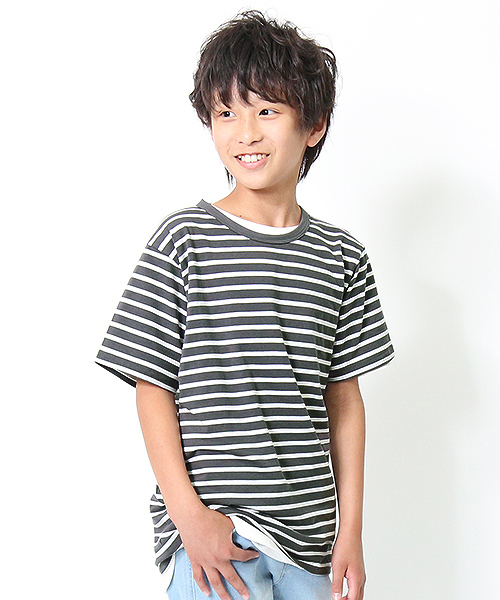 devirock(デビロック)の「先染めボーダークルーネック半袖Tシャツ カットソー(Tシャツ/カットソー・キッズ・チャコール/トリコロール/ブラック/レッド/ネイビー/レッド系その他・100cm/150cm/130cm/120cm/160cm/110cm/140cm)」の3枚目の写真