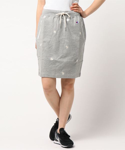 Champion（チャンピオン）の「【Champion/チャンピオン】レディース スウェットスカート（スカート・レディース・オフホワイト/ネイビー/グレー・MEDIUM/LARGE）」の2枚目の写真