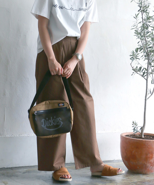 LBC（エルビーシー）の「コットンワイドチノタックパンツ（その他パンツ・レディース・ネイビー/ベージュ/ブラウン・M/L）」の2枚目の写真