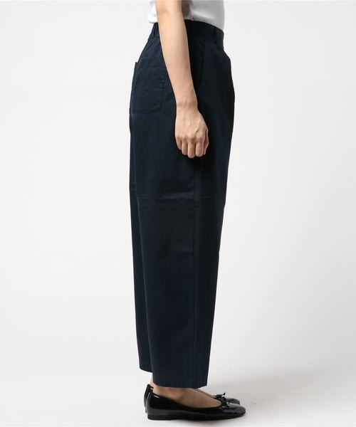 LBC（エルビーシー）の「コットンワイドチノタックパンツ（その他パンツ・レディース・ネイビー/ベージュ/ブラウン・M/L）」の4枚目の写真