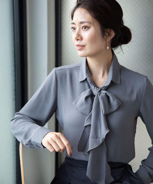 NARACAMICIE（ナラカミーチェ）の「ジョーセットリボン付長袖シャツ（シャツ/ブラウス・レディース・ネイビー/グレー・SMALL/LARGE/MEDIUM）」の2枚目の写真