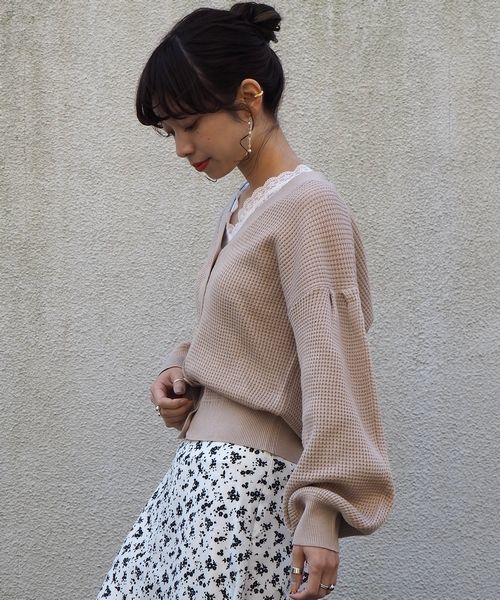 tiptop（ティップトップ）の「ワッフル編みVネックカーディガン（カーディガン/ボレロ・レディース・オフホワイト/ベージュ/グレイッシュベージュ/ラベンダー・FREE）」の9枚目の写真