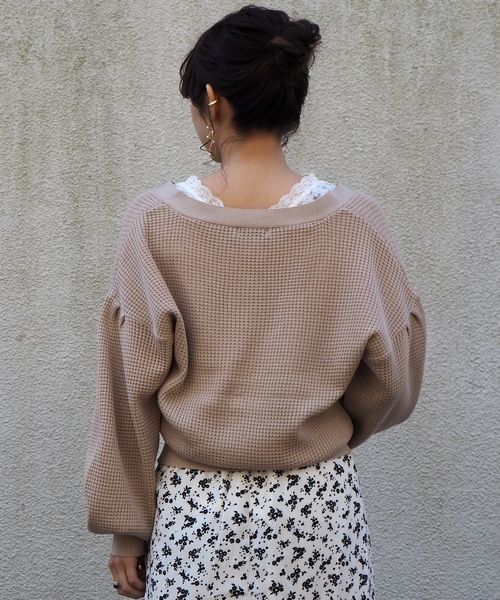 tiptop（ティップトップ）の「ワッフル編みVネックカーディガン（カーディガン/ボレロ・レディース・オフホワイト/ベージュ/グレイッシュベージュ/ラベンダー・FREE）」の10枚目の写真