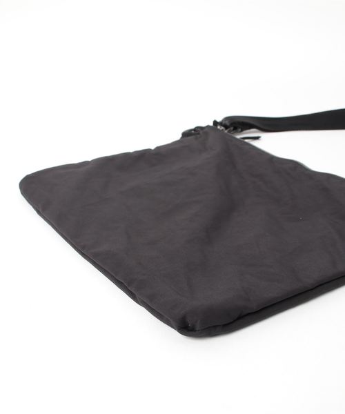 CRAMSHELL(クラムシェル)の「SACOCHE(ボディバッグ/ウエストポーチ・メンズ・ブラック/グレー・FREE)」の4枚目の写真