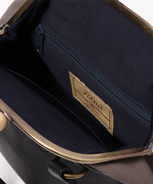 PUAL CE CIN（ピュアルセシン）の「レーザーがま口バッグ（ショルダーバッグ・レディース・ブラウン/ブラック・FREE）」の3枚目の写真