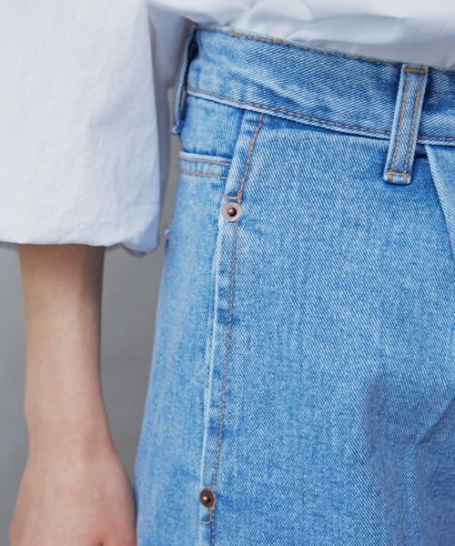 Libra Cue（リブラ キュー）の「Libra ハイウエストテーパードデニム（デニムパンツ・レディース・ライトブルー・MEDIUM/LARGE）」の11枚目の写真