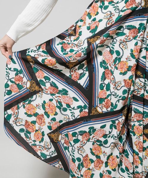 MILLION CARATS（ミリオンカラッツ）の「ジョーゼットフラワーパネルスカート（スカート・レディース・ベージュ/パープル/サックスブルー・FREE）」の4枚目の写真