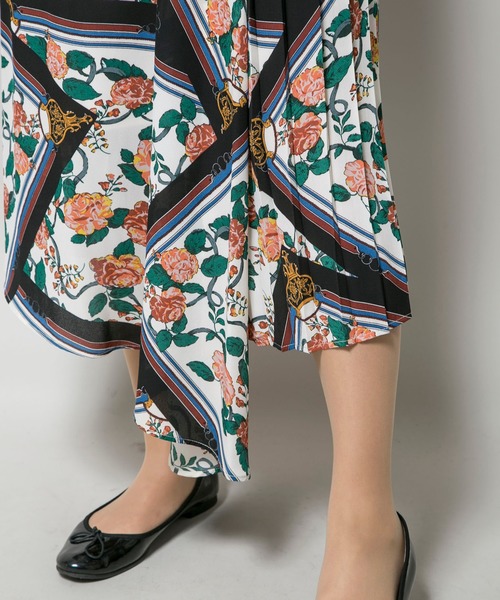 MILLION CARATS（ミリオンカラッツ）の「ジョーゼットフラワーパネルスカート（スカート・レディース・ベージュ/パープル/サックスブルー・FREE）」の5枚目の写真