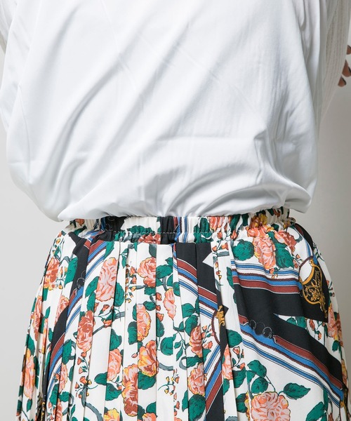 MILLION CARATS（ミリオンカラッツ）の「ジョーゼットフラワーパネルスカート（スカート・レディース・ベージュ/パープル/サックスブルー・FREE）」の6枚目の写真