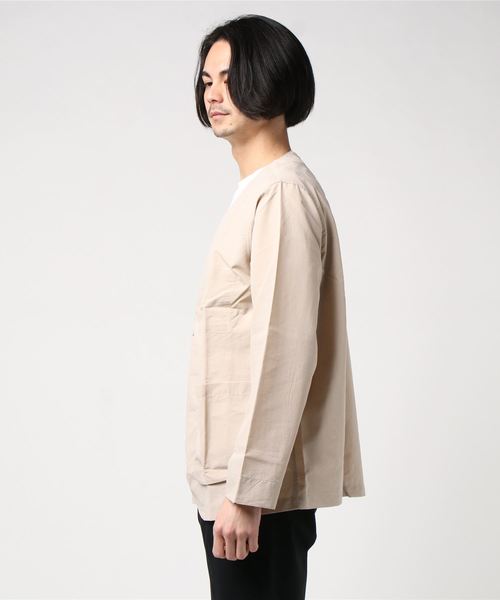 plain-me（プレインミー）の「plain-me ナイロン吸湿性ノーカラージャケット（ノーカラージャケット・メンズ・グレイッシュブルー/ベージュ・LARGE/SMALL/MEDIUM）」の11枚目の写真