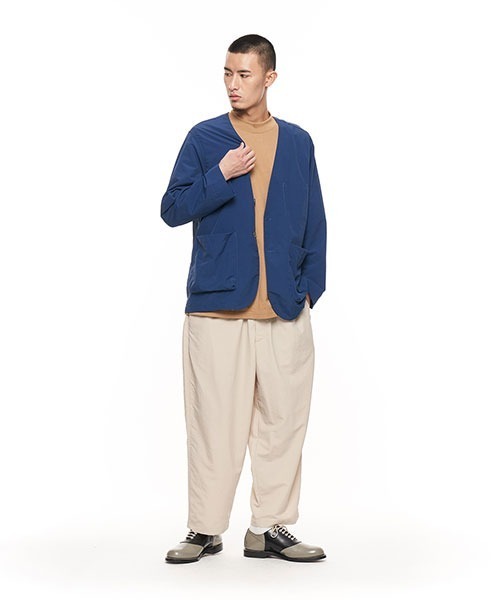 plain-me（プレインミー）の「plain-me ナイロン吸湿性ノーカラージャケット（ノーカラージャケット・メンズ・グレイッシュブルー/ベージュ・LARGE/SMALL/MEDIUM）」の9枚目の写真